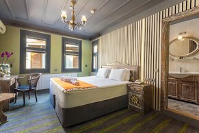 Wonder Wood Hotel