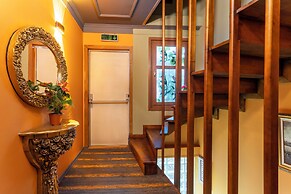 Wonder Wood Hotel