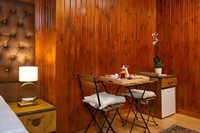 Wonder Wood Hotel