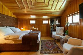 Wonder Wood Hotel