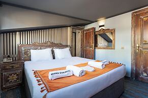 Wonder Wood Hotel