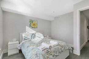 Modern Townhouse at Marine by Elevate Rooms