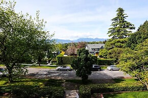 Grand Spacious Suite near YVR by Elevate Rooms