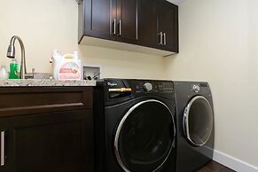 Grand Spacious Suite near YVR by Elevate Rooms