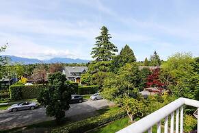 Grand Spacious Suite near YVR by Elevate Rooms