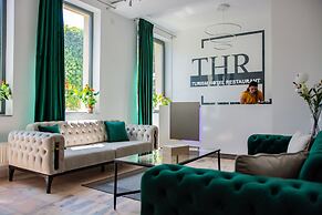 Thr center