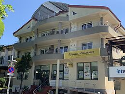 Thr center