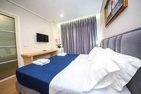 Class Hotel