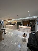 Class Hotel