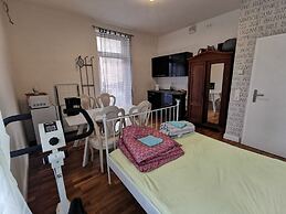 United - Hostel