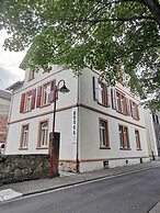 United - Hostel