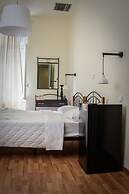 Athinas Street Inn