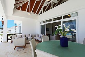 Ocean Front Villa Deluxe 4 Bedroom