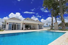 Ocean Front Villa Deluxe 4 Bedroom