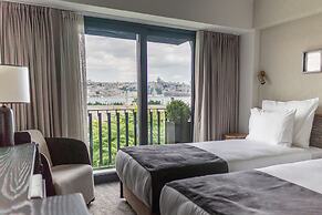 Meg Hotel