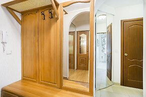 Apartment on Tryokhgorny Val 3
