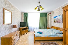 Apartment on Tryokhgorny Val