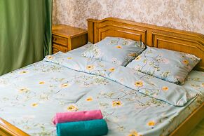 Apartment on Tryokhgorny Val
