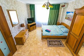 Apartment on Tryokhgorny Val