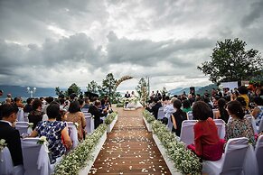 Niagara Hotel Lake Toba & Resorts