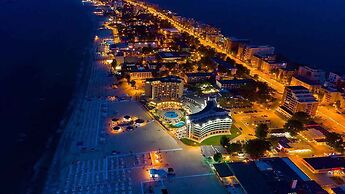 Apart holiday Tania Mamaia