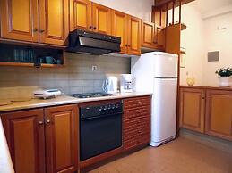Glyfada Spacious Apartment Garden