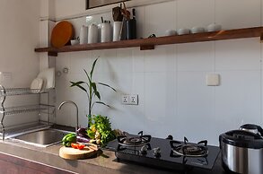 Watdamnak House