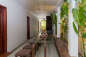 Watdamnak House