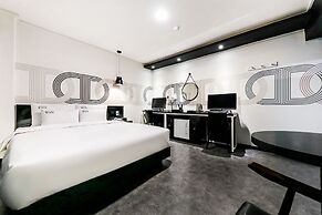 Hotel Box