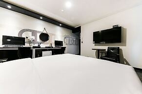 Hotel Box