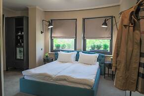Reverence Hotel