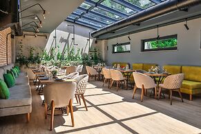 Reverence Hotel