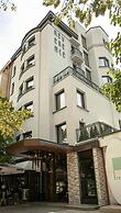 Reverence Hotel