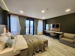 Taksim Landhouse