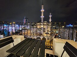 Taksim Landhouse