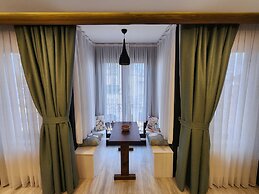 Taksim Landhouse
