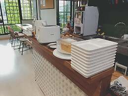 Post Factory Bed & Breakfast Sathorn Hostel - Adults Only