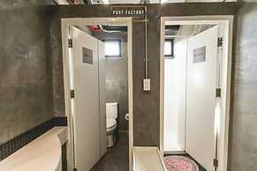 Post Factory Bed & Breakfast Sathorn Hostel - Adults Only