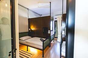 Post Factory Bed & Breakfast Sathorn Hostel - Adults Only