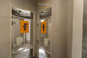 Post Factory Bed & Breakfast Sathorn Hostel - Adults Only