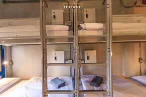 Post Factory Bed & Breakfast Sathorn Hostel - Adults Only