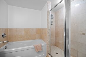 Fort York Suites Toronto