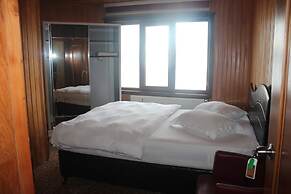 Aymeydani Hotel