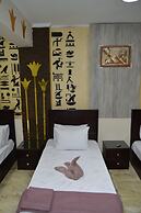 Comfort Pyramids inn