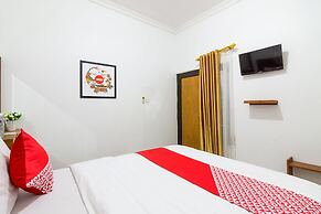 OYO 1242 Penginapan Rb Syariah