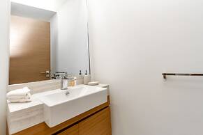 Driven Holiday Homes - City Walk 22