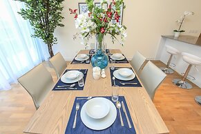 Driven Holiday Homes - City Walk 22