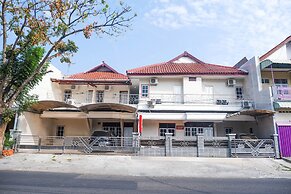OYO 1284 Executive Residence