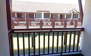 Alpine LXPD Water Chalet