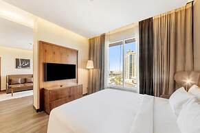 Radisson Blu Hotel, Dubai Canal View